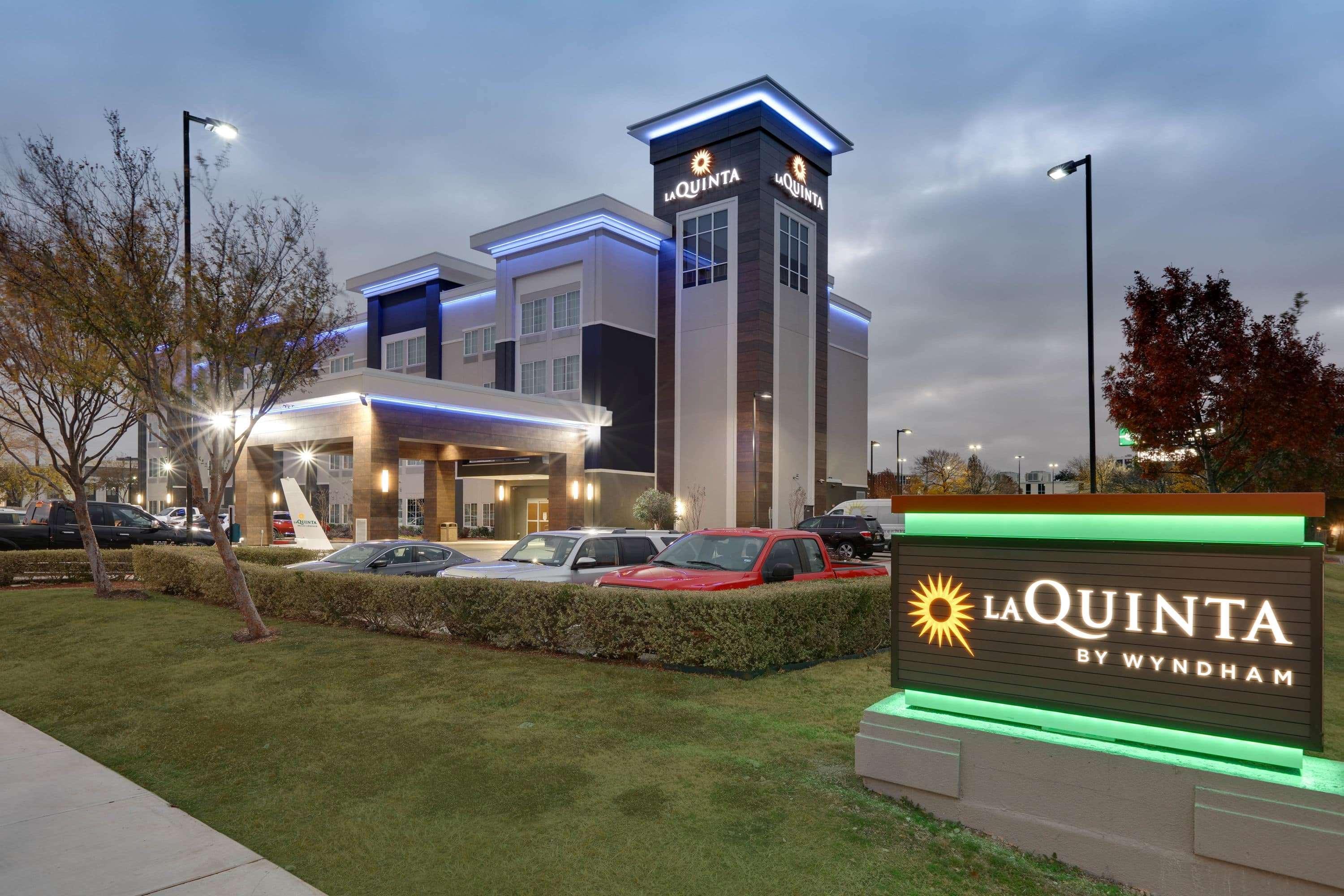 La Quinta By Wyndham Dallas Love Field Ngoại thất bức ảnh